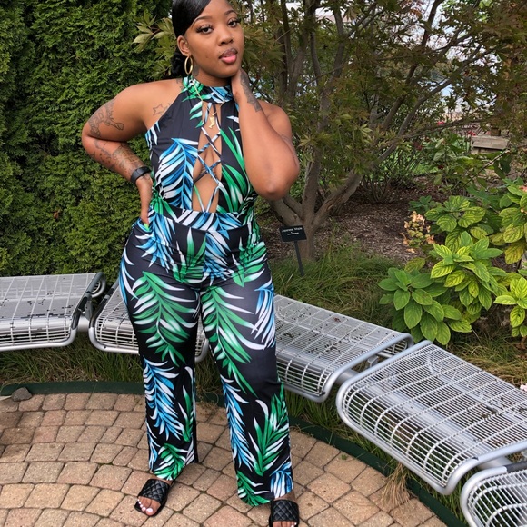 Tropical leaves jumpsuit size small black jumpsuit - Picture 3 of 6